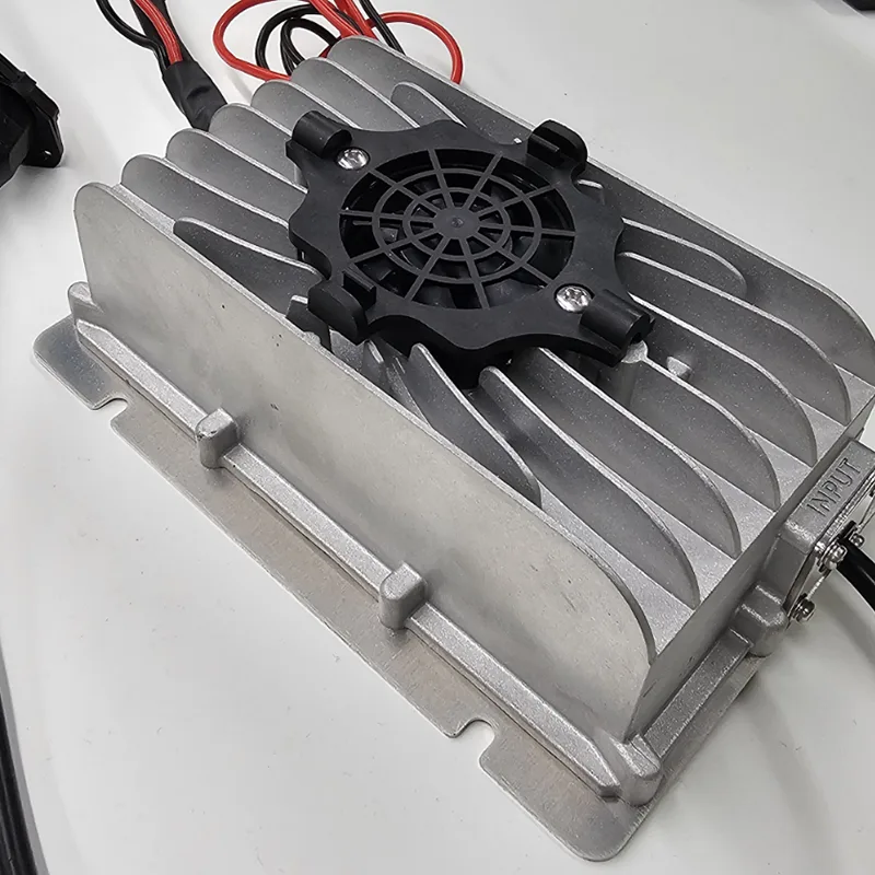 Ексклюзивний швидкісний зарядний пристрій високої потужності для гольфу на 600 Вт